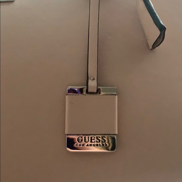 Guess hand bag - Picture 3 of 7